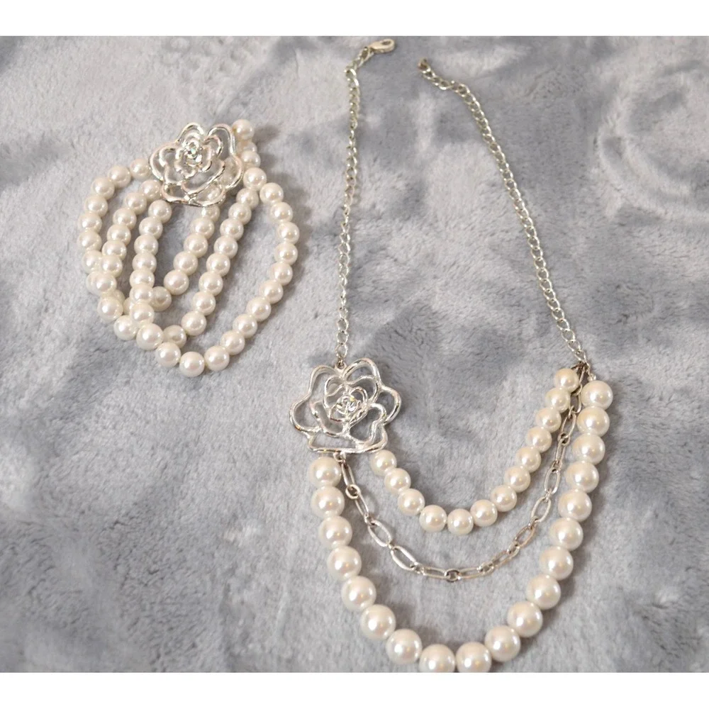 Avon Floral Bloom Pearlesque Jewelry Set Necklace Bracelet Silver Toner White